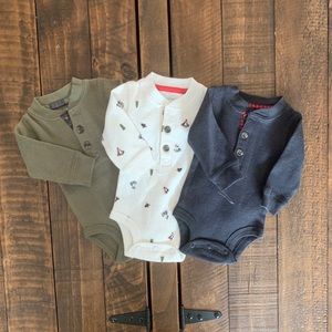 Carters newborn onesie set